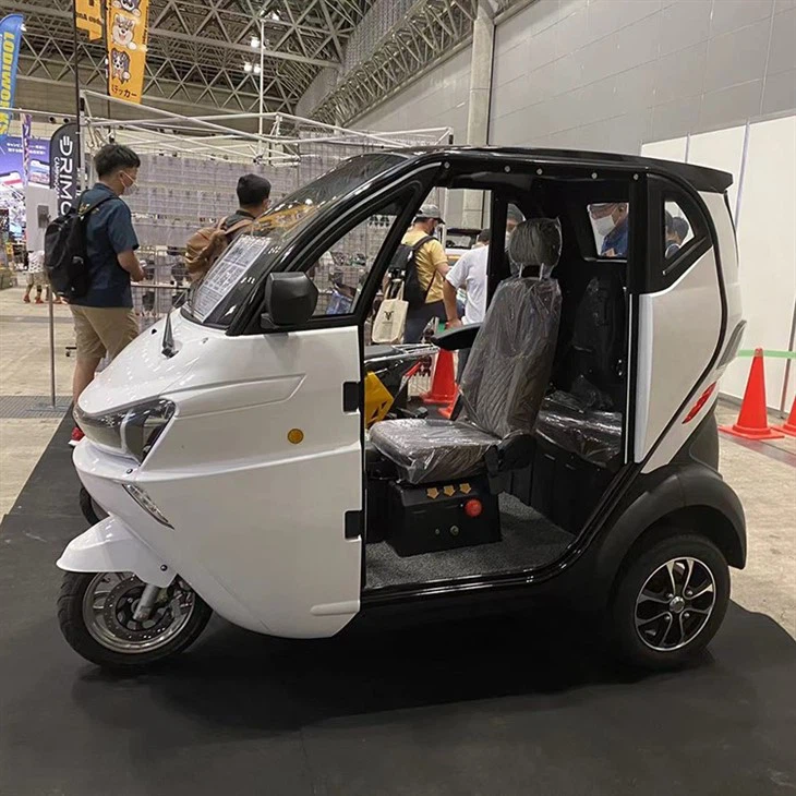 3000W 3-Wheeler Mini Scooter, Electric Motorcycle Tricycle With Closed Cabin 3000W 3-Wheeler Mini Scooter, Electric Motorcycle Tricycle With Closed Cabin